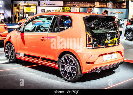 Brüssel, Belgien, 18.Januar 2019: rot metallic Volkswagen VW up! GTI Motor Show in Brüssel, New Small Family, NSF, Stadt Auto produziert von Volkswagen Stockfoto