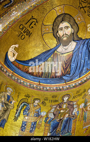 Der Christus Pantokrator Mosaik in der Kathedrale von Monreale (Duomo di Monreale). Monreale, Sizilien, Italien Stockfoto