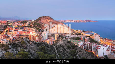 Spanien, Alicante Stadt bei Sonnenuntergang Stockfoto