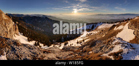 Berggipfel sunset Landschaft. Sonnenuntergang Berglandschaft Stockfoto