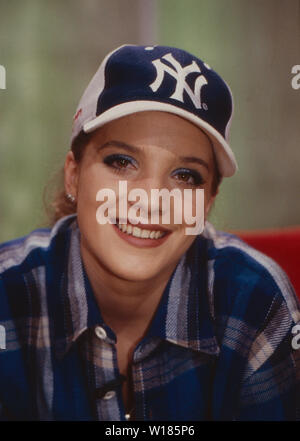 Judith Hildebrandt, plant die deutsche Sängerin und Moderatorin, Deutschland 1996. Deutsche Sängerin, Schauspielerin und Moderatorin Judith Hildebrandt, Deutschland 1996. Stockfoto