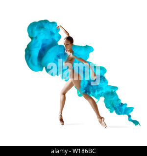 Abstrakte kreative Collage von Farbe Auflösen in Wasser auf weißem Hintergrund gebildet. Kombination aus hellen Farben. Junge Tänzerin in Wolken von Rauch oder löst sich auf. Anmutig, Flexibilität und Eleganz. Stockfoto