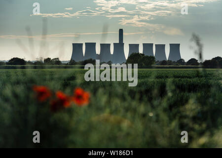 Cottam, Nottinghamshire, Großbritannien, Juni 2019, einen Blick auf Cottam Power Station in Nottinghamshire von Lincolnshire im Osten gesehen Stockfoto