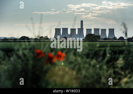 Cottam, Nottinghamshire, Großbritannien, Juni 2019, einen Blick auf Cottam Power Station in Nottinghamshire von Lincolnshire im Osten gesehen Stockfoto