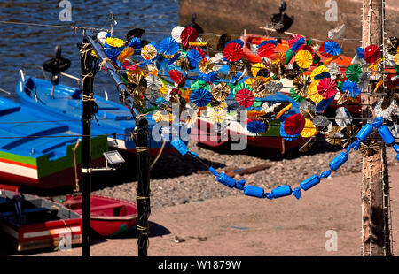 Bunte kleine Boote in Câmara de Lobos, Funchal, Madeira, Portugal, Europäische Union Stockfoto