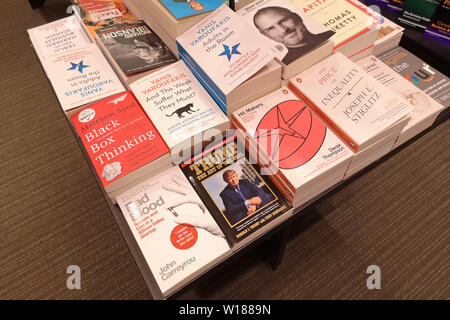 Trump die Kunst des Abkommens auf Verkauf in Waterstones Warwick, Großbritannien, am 25. Juni 2019. Stockfoto