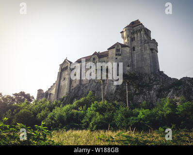 Foto der mittelalterlichen Burg in Österreich Burg Lichtenstein im Sommer Stockfoto