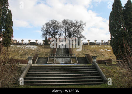 SIBIU, Rumänien - 13. März 2010: Altes Schloss Brukenthal Freck in Rumänien. Stockfoto