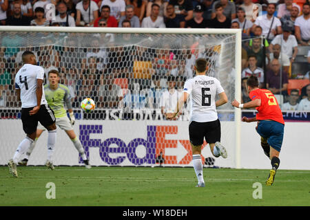 Udine, Italien. 30. Juni, 2019. Fabian Ruiz (ESP, re) Kerben das Ziel für 1-0 gegen Alexander ZU NUEBEL, Torwart (GER), Aktion, Torschuss, Spanien (ESP) - Deutschland (GER) 2-1, am 30.06.2019 Stadio Friuli Udine. Fußball U-21, FINALE UEFA-U21-Europameisterschaft in Italien / SanMarino vom 16.-30.06.2019. | Verwendung der weltweiten Kredit: dpa/Alamy leben Nachrichten Stockfoto