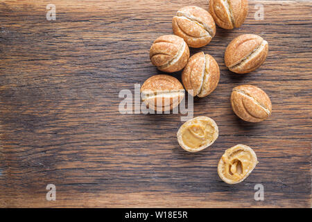 Walnuss geformte Cookies Stockfoto