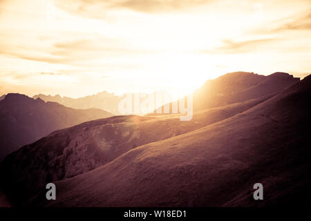 2-in-1-Berge Landschaft Hintergrund der Dolomiten, Italien Stockfoto