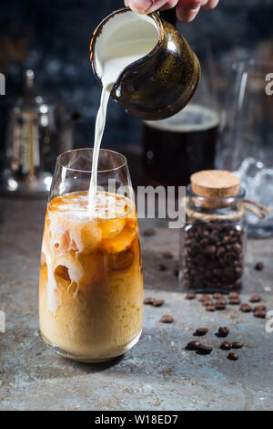 Eis Kaffee in einem großen Gläser Stockfoto