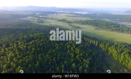 (190701) - Peking, 1. Juli 2019 (Xinhua) - luftaufnahme am Juli 28, 2018 zeigt die Landschaft des Saihanba National Forest Park in Chengde, nördlich der chinesischen Provinz Hebei. (Xinhua) Stockfoto