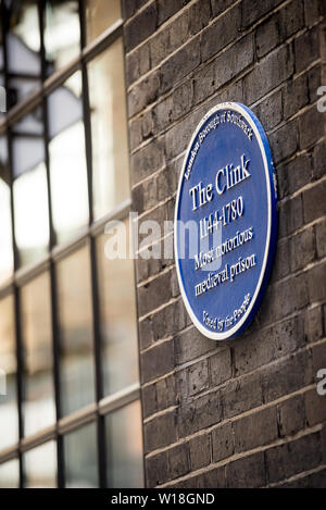 Blaue Plakette auf der Clink Prison Museum London Stockfoto