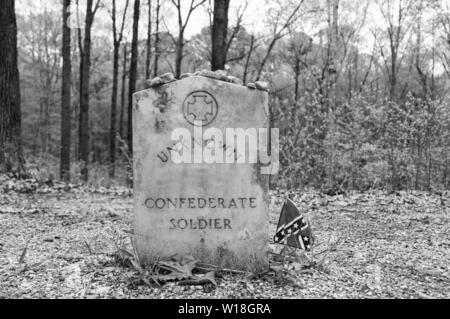 Grabstein für unbekannte Konföderierten Soldaten. Natchez Trace Parkway, Meile 269, in der Nähe von Tupelo, Mississippi, USA. Stockfoto