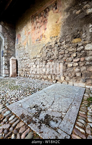 Mauern der Burg von Malcesine. Gardasee in Italien, Europa. Stockfoto