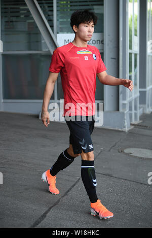 Freiburg, Deutschland. 01. Juli, 2019. Fussball: Bundesliga, Ausbildung kick-off SC Freiburg, newcomer Wooyeong Jeong kommt aus der Kabine. Quelle: Patrick Seeger/dpa/Alamy leben Nachrichten Stockfoto