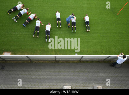 Freiburg, Deutschland. 01. Juli, 2019. Fussball: Bundesliga, Ausbildung kick-off SC Freiburg, Spieler turnen. Quelle: Patrick Seeger/dpa/Alamy leben Nachrichten Stockfoto