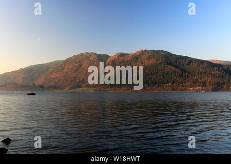 Sonnenuntergang über Bassenthwaite Lake, Keswick, Lake District National Park, Cumbria, England, Großbritannien Stockfoto