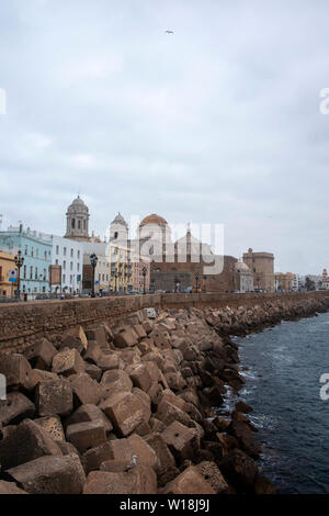 Durch die schöne Stadt Cadiz, Spanien Spaziergang Stockfoto