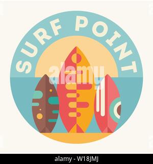 Surfen Poster. Surfbretter am Strand. Vector Illustration. Retro Design. Emblem für Surf Club, Website oder Online Shop von Surfmaterial. Stock Vektor