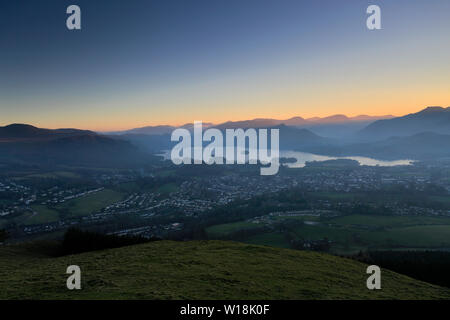 Sonnenuntergang über Derwentwater See, Keswick, Lake District National Park, Cumbria, England, Großbritannien Stockfoto