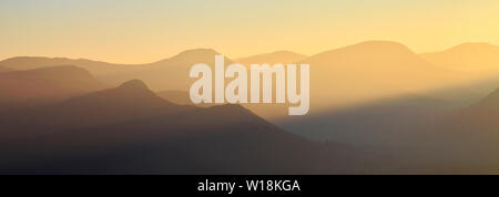 Sonnenuntergang über Derwentwater See, Keswick, Lake District National Park, Cumbria, England, Großbritannien Stockfoto