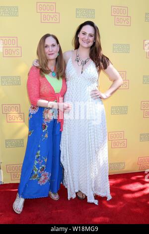 Beth Grant, Maria Chieffo in der Ankunftshalle für gute Jungen Opening Night, Pasadena Playhouse, Pasadena, CA 30. Juni 2019. Foto von: Priscilla Grant/Everett Collection Stockfoto