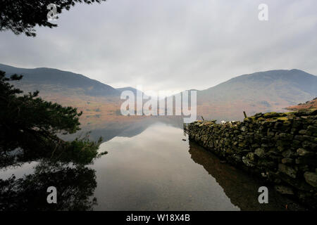 Nebel Blick über Crummock Water, Nationalpark Lake District, Cumbria, England, Großbritannien Stockfoto