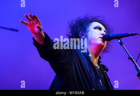 Pilton, Somerset, UK. 30. Juni, 2019. Die Heilung headines Auf der Pyramide auf der Bühne Glastonbury Festival 2019 am Sonntag, den 30. Juni 2019 an würdige Farm, Pilton. Robert Smit. Bild von Julie Edwards. Credit: Julie Edwards/Alamy leben Nachrichten Stockfoto