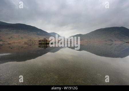 Nebel Blick über Crummock Water, Nationalpark Lake District, Cumbria, England, Großbritannien Stockfoto