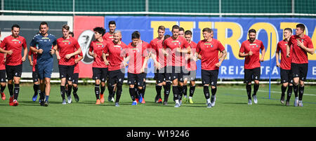 Freiburg, Deutschland. 01. Juli, 2019. Fussball: Bundesliga, Ausbildung kick-off SC Freiburg, Spieler aufwärmen. Quelle: Patrick Seeger/dpa/Alamy leben Nachrichten Stockfoto