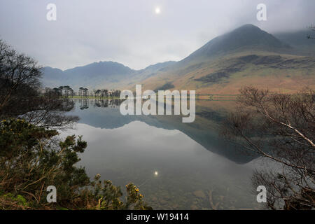 Nebel Blick über Buttermere, Nationalpark Lake District, Cumbria, England, Großbritannien Stockfoto