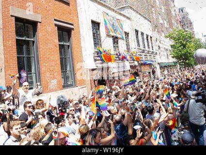 New York, NY, USA. 30. Juni, 2019. Stonewall Inn in Anwesenheit für WorldPride 2019 NEW YORK CITY, New York, NY 30. Juni 2019. Credit: RCF/Everett Collection/Alamy leben Nachrichten Stockfoto