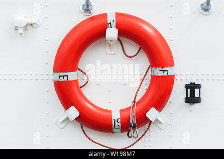 Rettungsring auf einem Schiff Stockfoto
