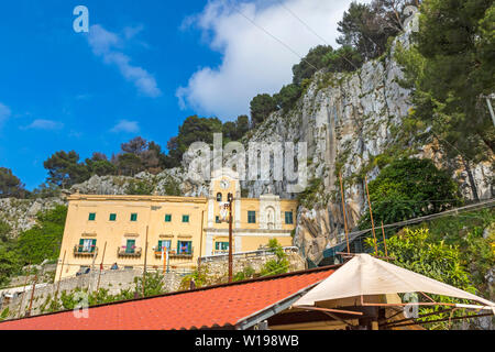 Fassade des Heiligtums Santa Rosalia (Italienisch: Santuario di Santa Rosalia), Sanctuary in Palermo, Sizilien, Italien. In einer Schlucht von Felsen gelegen, almo Stockfoto