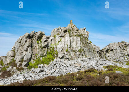 Die stiperstones, Shropshire, England. Trig point auf Manstone rock. Stockfoto