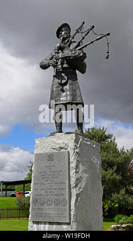 Der 51 (Highland) Abteilung Pipers Memorial. Das Haus der Bruar, Blair Atholl, Perth und Kinross, Schottland, Großbritannien, Europa. Stockfoto