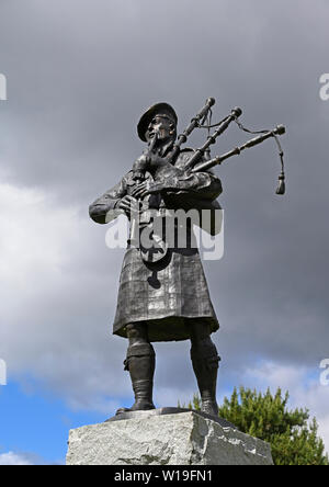 Der 51 (Highland) Abteilung Pipers Memorial. Das Haus der Bruar, Blair Atholl, Perth und Kinross, Schottland, Großbritannien, Europa. Stockfoto