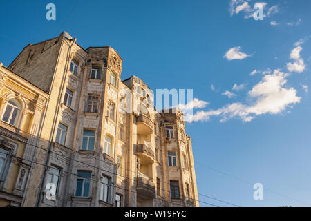 Altbau Fassade in zentralen historischen Teil der Stadt Kiew, Ukraine. Stockfoto