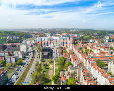 Danzig aus der Vogelperspektive. Eine Stadt Landschaft mit einer scheinbaren Shakespeare Theater. Sehenswürdigkeiten und Denkmäler der Altstadt. Stockfoto