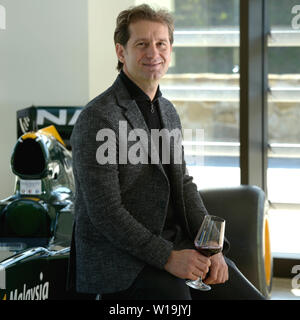 Der ehemalige F1-Pilot Jarno Trulli, Inhaber eines "Podere Castorani" Weinberg in Contrada Oratorium, Alanno, Provinz Pescara, Abruzzen, Italien Foto Stockfoto