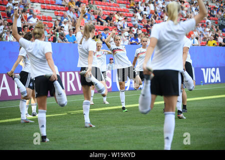 29. Juni 2019, France (Frankreich), Rennes: Fußball, Frauen: WM, Deutschland - Schweden, Endrunde, Viertelfinale, Roazhon Park: Deutschlands Spieler ausstrecken. Foto: Sebastian Gollnow/dpa Stockfoto