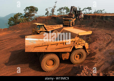Bergbau für das Transportieren und Verwalten von Eisenerz Stockfoto