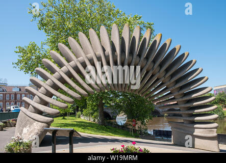 Quantensprung, der Darwin Memorial Skulptur in Mardol Quay Gärten, Shrewsbury, wurde im Jahr 2009 enthüllt Darwin der Zweihundertjahrfeier zu markieren Stockfoto