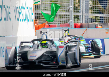 Felipe Massa und Alex Lynn beim Freien Training vor der Julius Bär Formel E Rennen in der Schweizer Hauptstadt Bern. Stockfoto