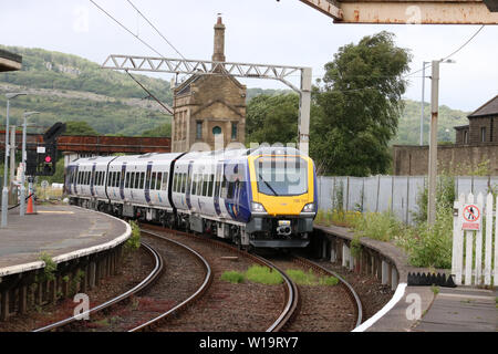 Am ersten Tag im Personennahverkehr mit Northern Rail für CAF gebaut Klasse 195 Civity diesel multiple Unit in Carnforth station am Montag, dem 1. Juli 2019. Stockfoto