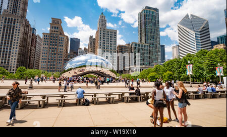 Cloud Gate im Millennium Park Chicago - CHICAGO, USA - Juni 12, 2019 Stockfoto
