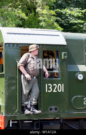 Kidderminster, Großbritannien. 29 Juni, 2019. Severn Valley's Eisenbahn Tep zurück in die 40er Jahre" einen fabelhaften Start dieses Wochenende mit kostümierten Re-enactors ihren Part spielen, eine authentische Rekonstruktion der Kriegszeit Großbritannien. Quelle: Lee Hudson Stockfoto