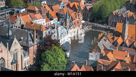 Bekannte touristische Destination für Fotos in Brügge, Belgien. Luftaufnahme, Blick vom Belfort Tower. Stockfoto